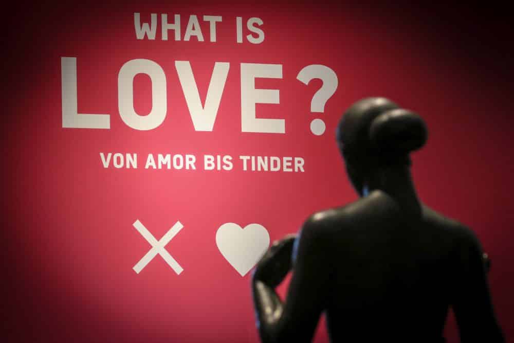 Το έργο «What is Love? Von Amor bis Tinder'» στο μουσείο της Βρέμης