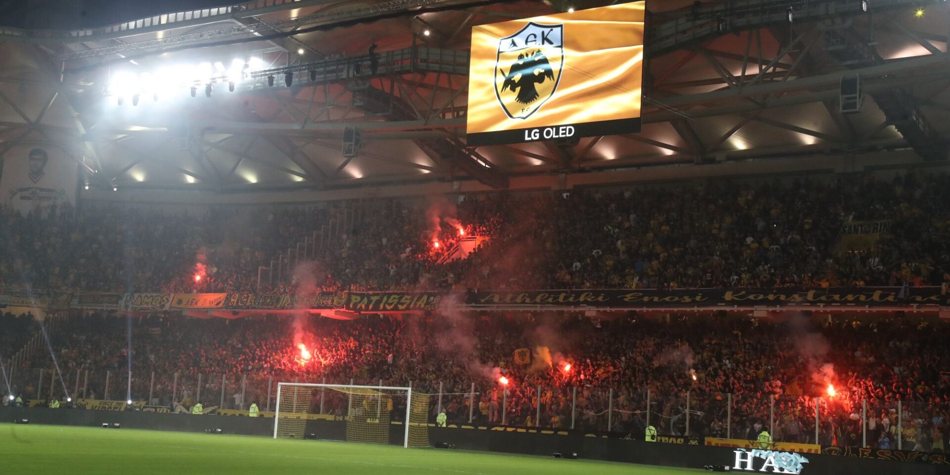 O κόσμος της ΑΕΚ στα εγκαίνια της OPAP Arena