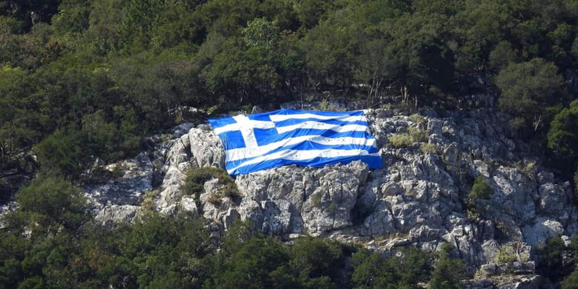 Elliniki Simaia 24 10 22 1 - 28η Οκτωβρίου: Μια τεράστια ελληνική σημαία τοποθετήθηκε στον Ταΰγετο (εικόνα)
