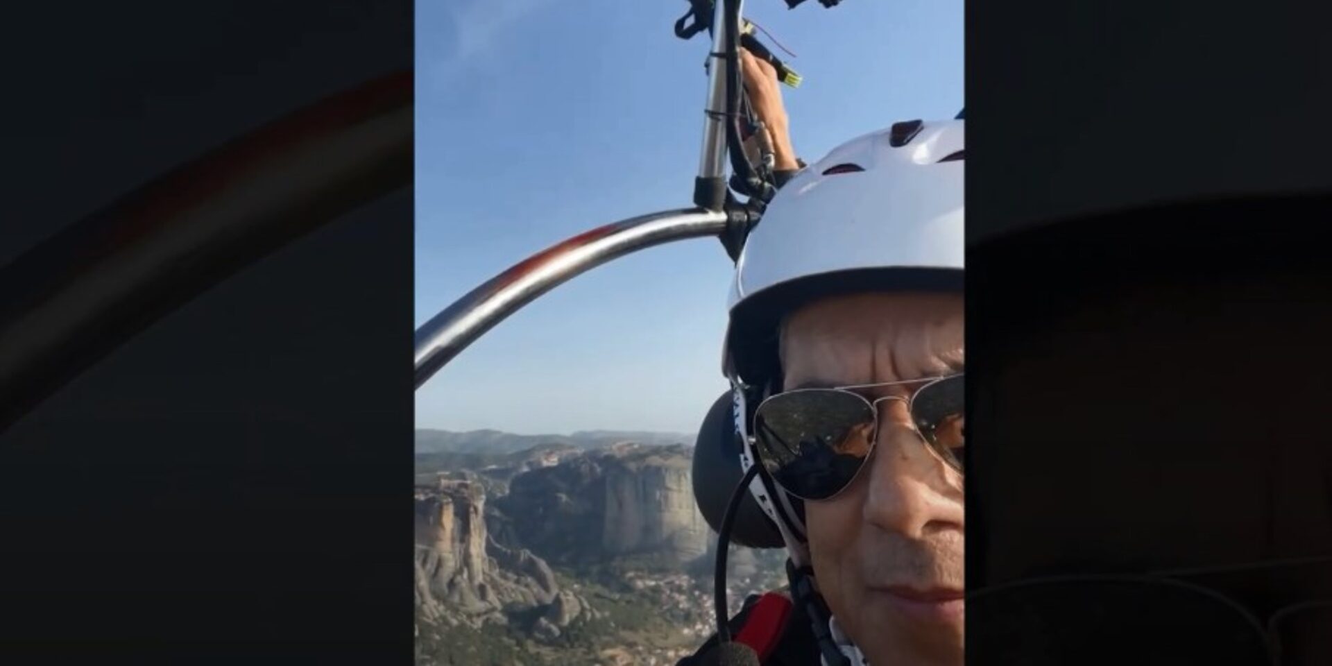 Ο Κώστας Αγοραστός κάνει αλεξίπτωτο
