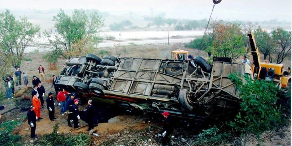 Σαν σήμερα: 24 χρόνια από την τραγωδία με τους έξι νεκρούς οπαδούς του ΠΑΟΚ στα Τέμπη (εικόνες & βίντεο)