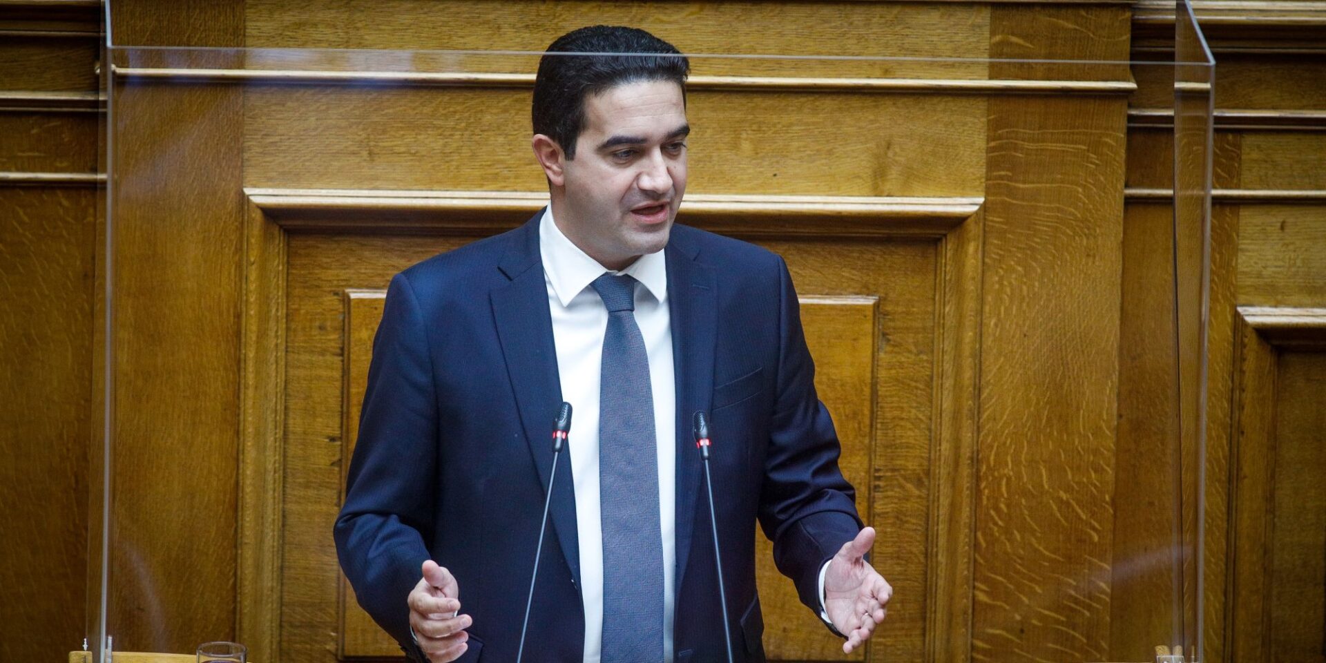 Ο Μιχάλης Κατρίνης στην Ολομέλεια της Βουλής
