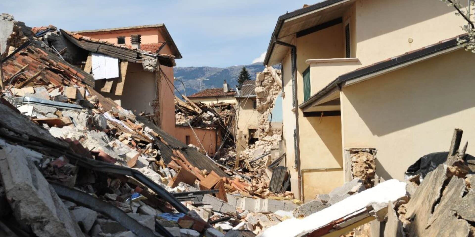 Εικόνα από τα συντρίμμια στην Λ' Άκουιλα