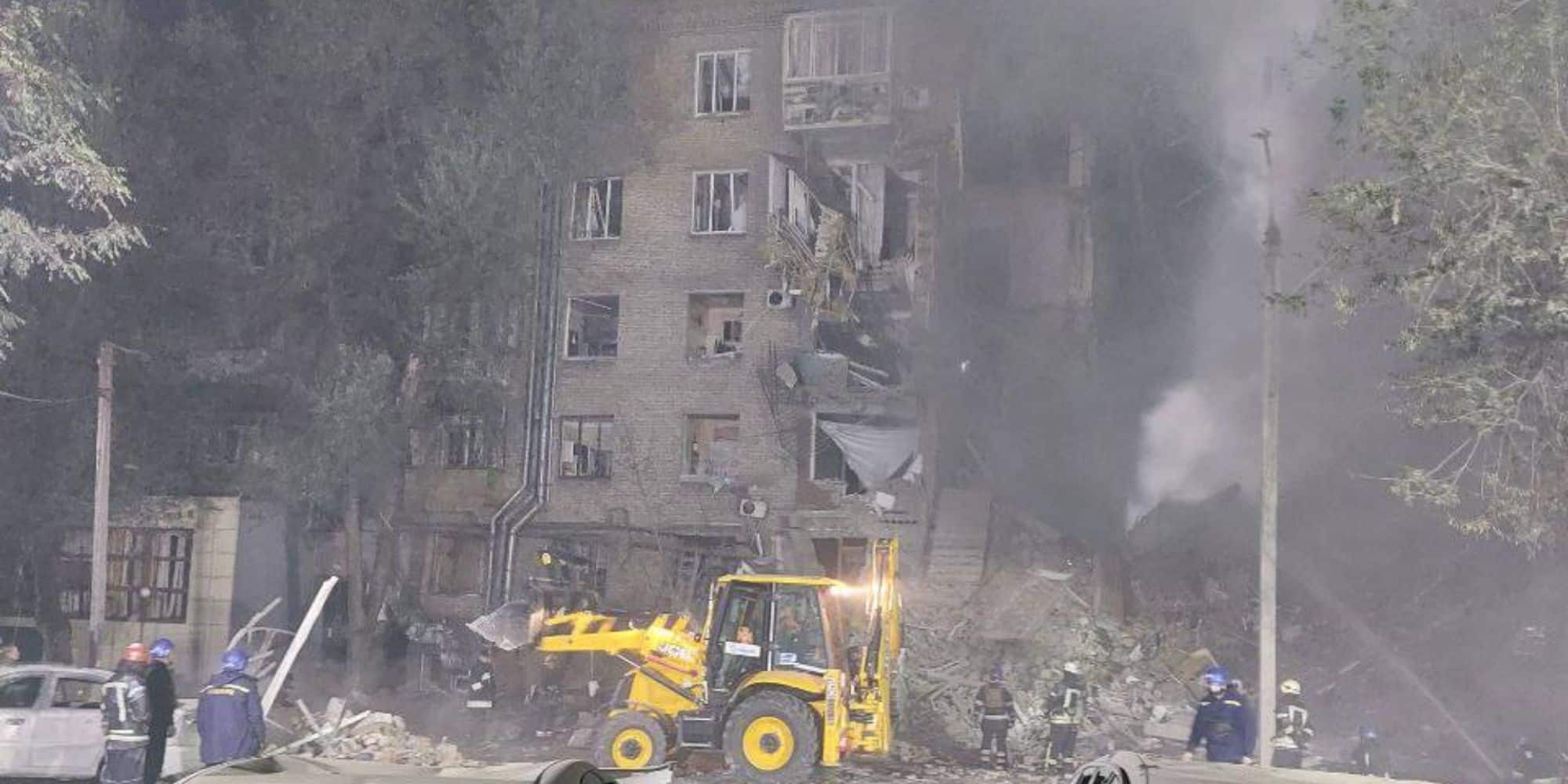 Εικόνα από την κατεστραμμένη πολυκατοικία στη Ζαπορίζια