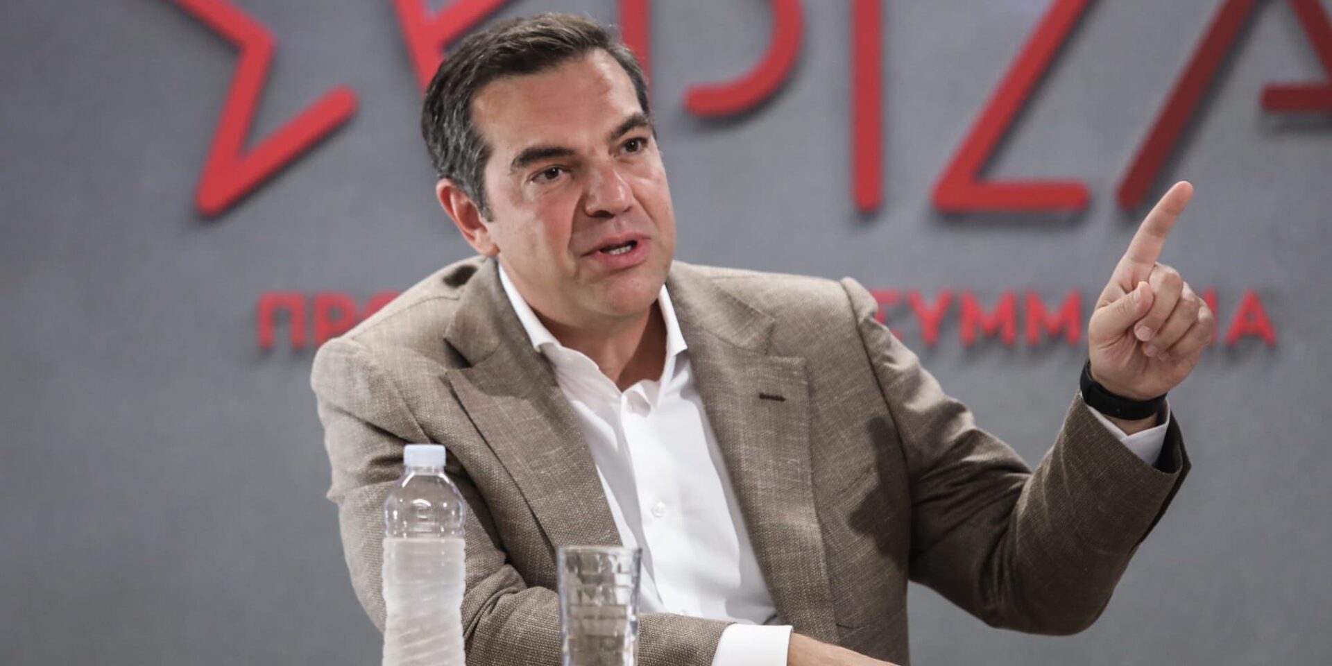 Ο Αλέξης Τσίπρας σε συνάντηση που είχε με τους προέδρους ομοσπονδιών και ενώσεων συνταξιούχων