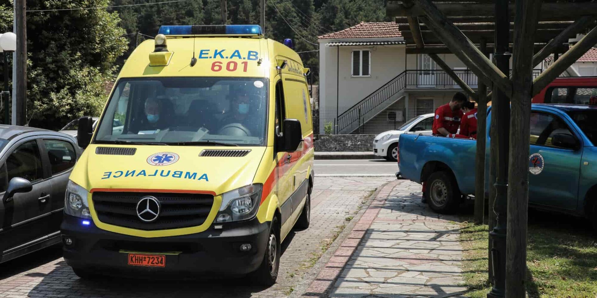 Ασθενοφόρο του ΕΚΑΒ - Γηροκομείο