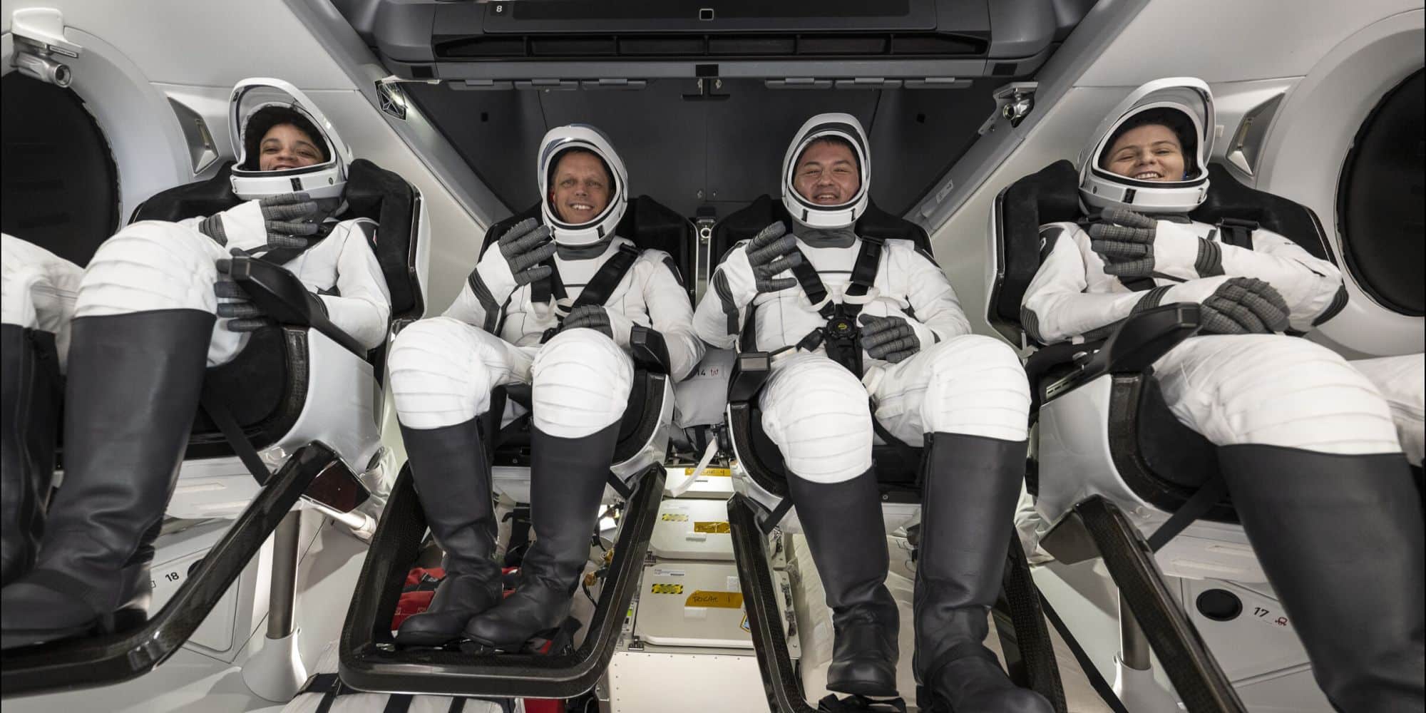 Οι 4 αστροναύτες που επέστρεψαν με κάψουλα της SpaceX