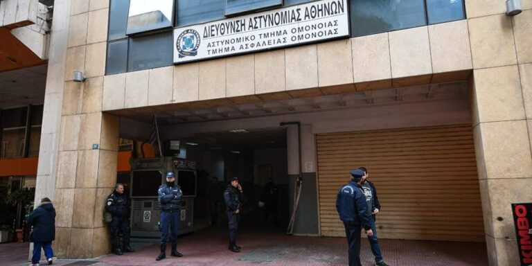 Εφιάλτης στην Ομόνοια: Με κακώσεις στο σώμα και τραύμα από μαχαίρι στον μηρό η 33χρονη – Τι είπε στους αστυνομικούς