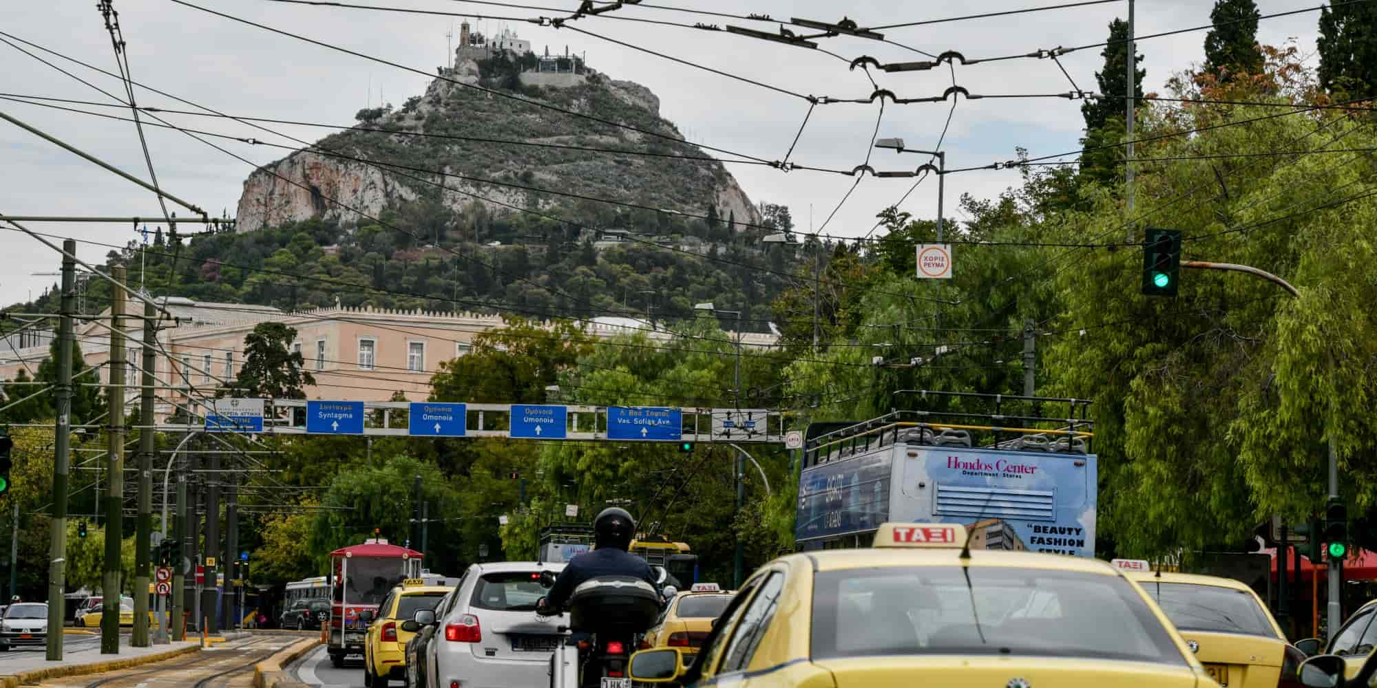 Αυτοκίνητα στο κέντρο της Αθήνας