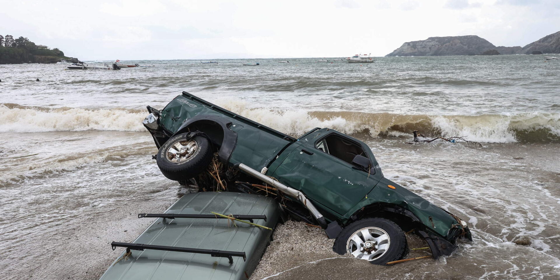 Αυτοκίνητα μέσα στη λάσπη μετά την κακοκαιρία στην Κρήτη