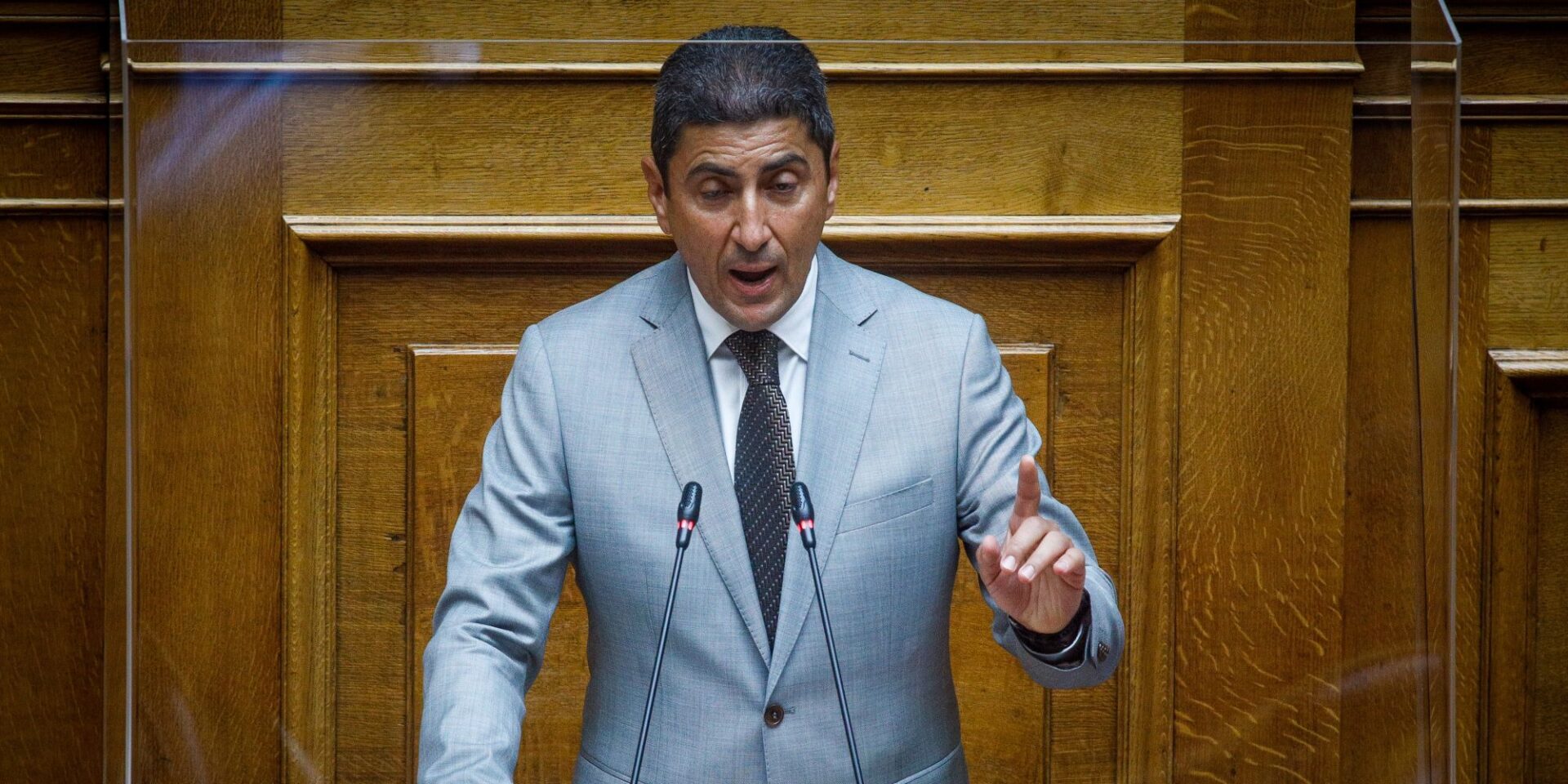 Ο Λευτέρης Αυγενάκης στη Βουλή