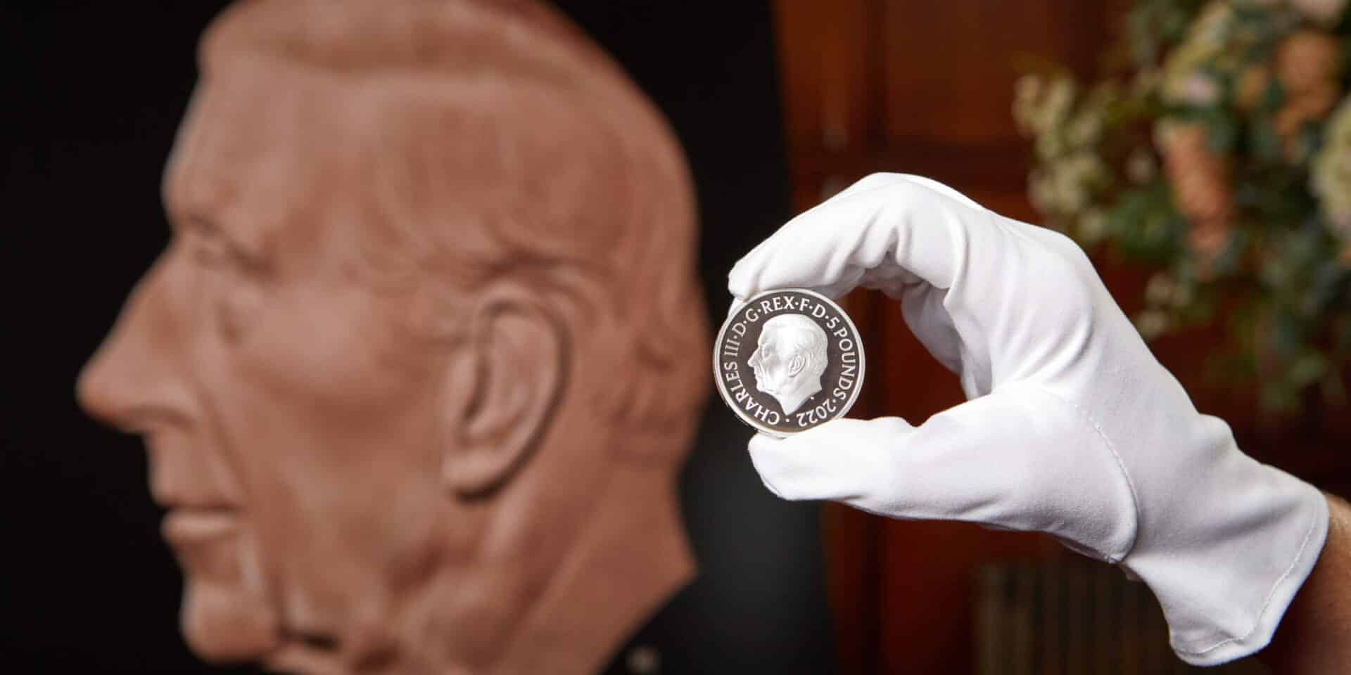 Ο βασιλιάς Κάρολος και το νέο νόμισμα της Αγγλίας