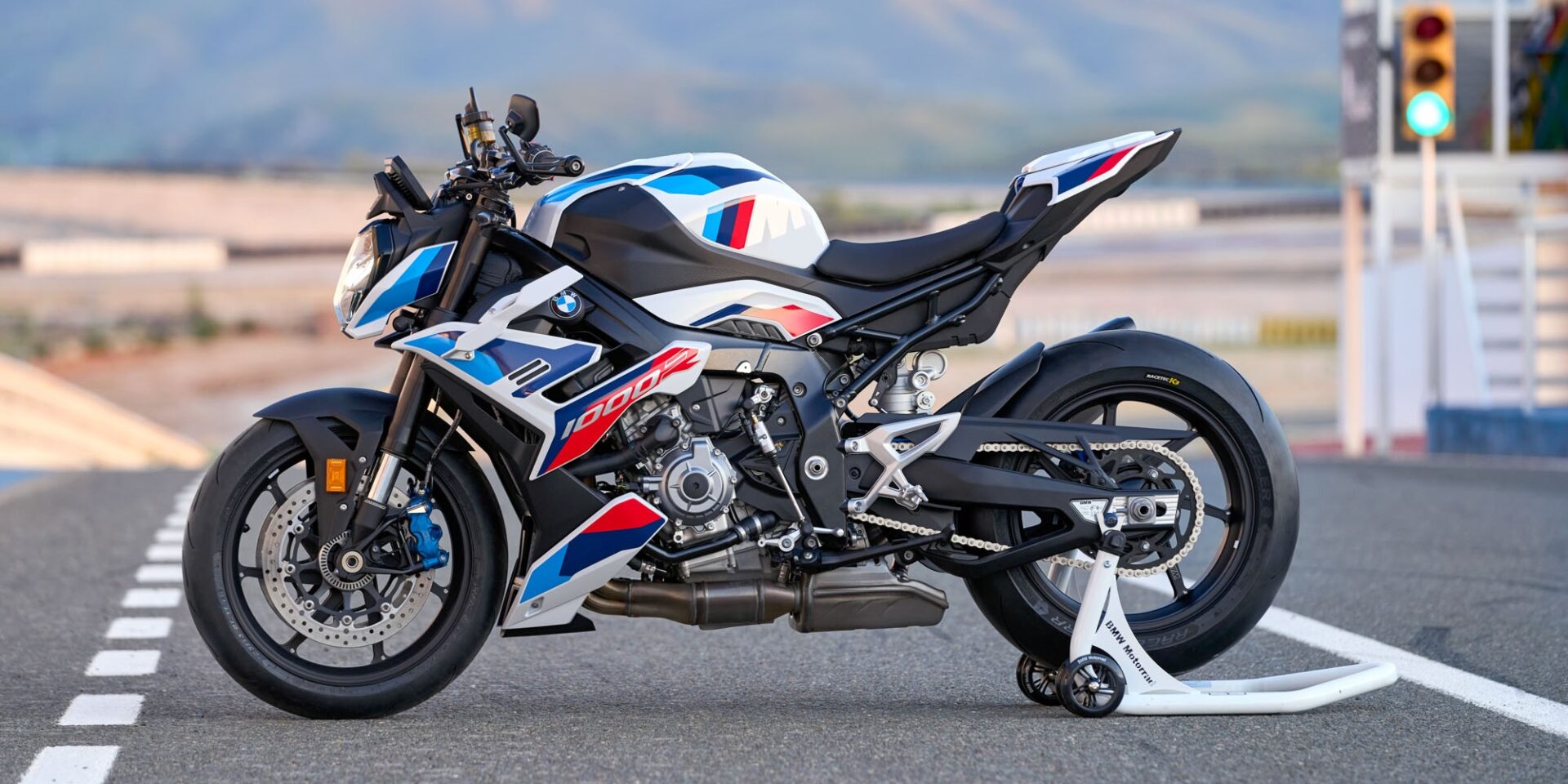 Η BMW M1000R