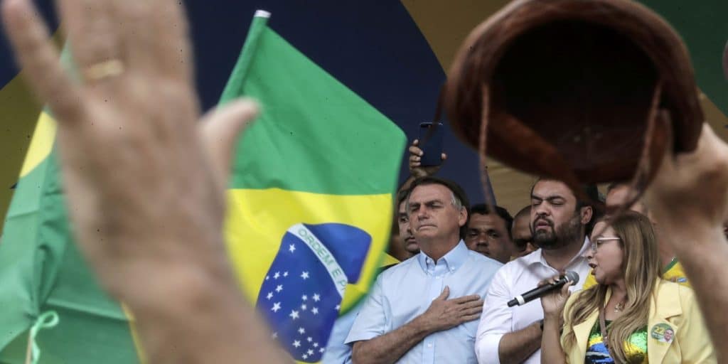 bolsonaro brazil simaia - Χιλιάδες συλλήψεις μπολσοναριστών στη Βραζιλία μετά την γενικευμένη εξέγερση - Σε νοσοκομείο των ΗΠΑ ο ακροδεξιός τέως πρόεδρος