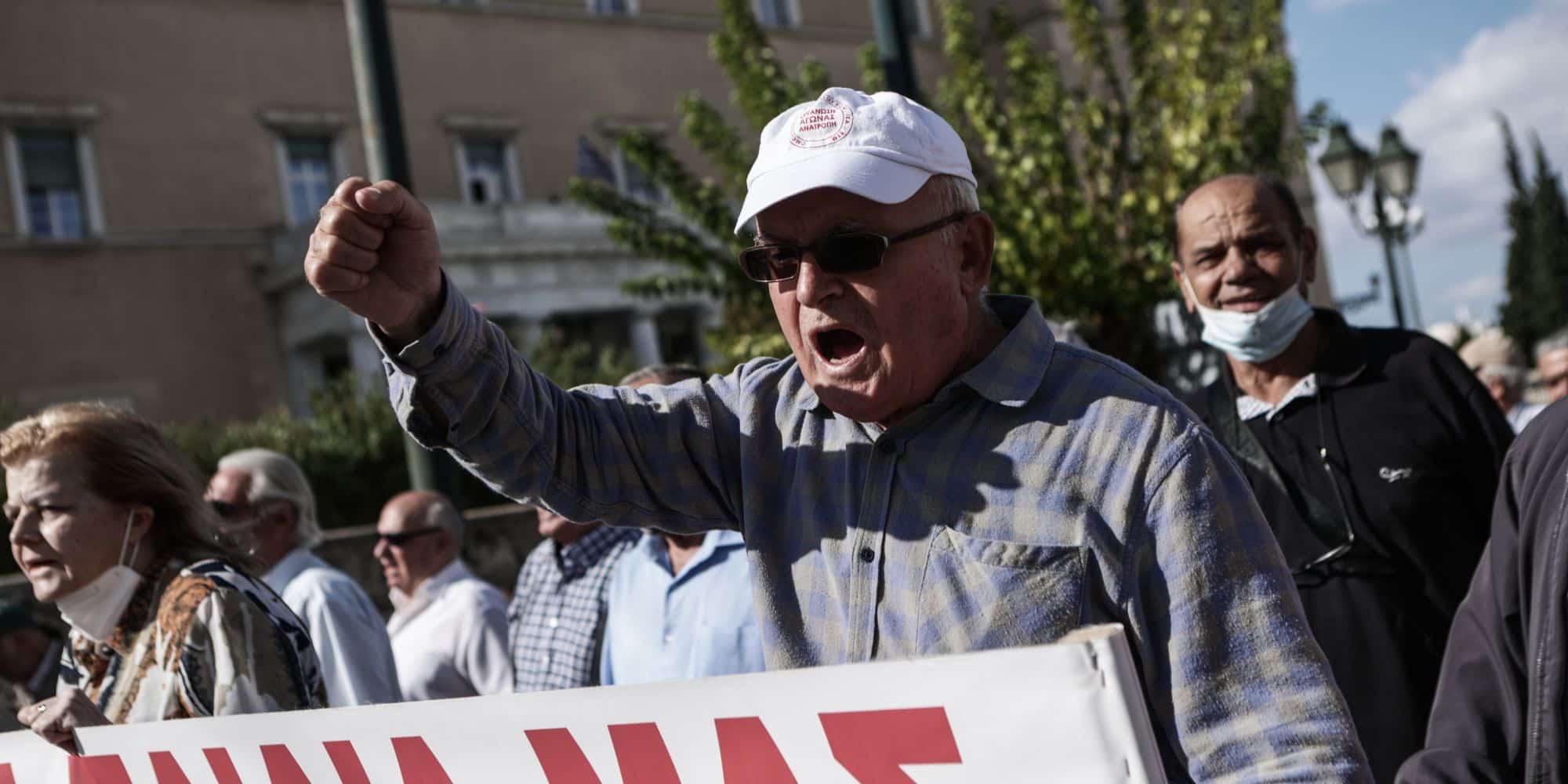 Συνταξιούχοι διαμαρτύρονται στο κέντρο της Αθήνας