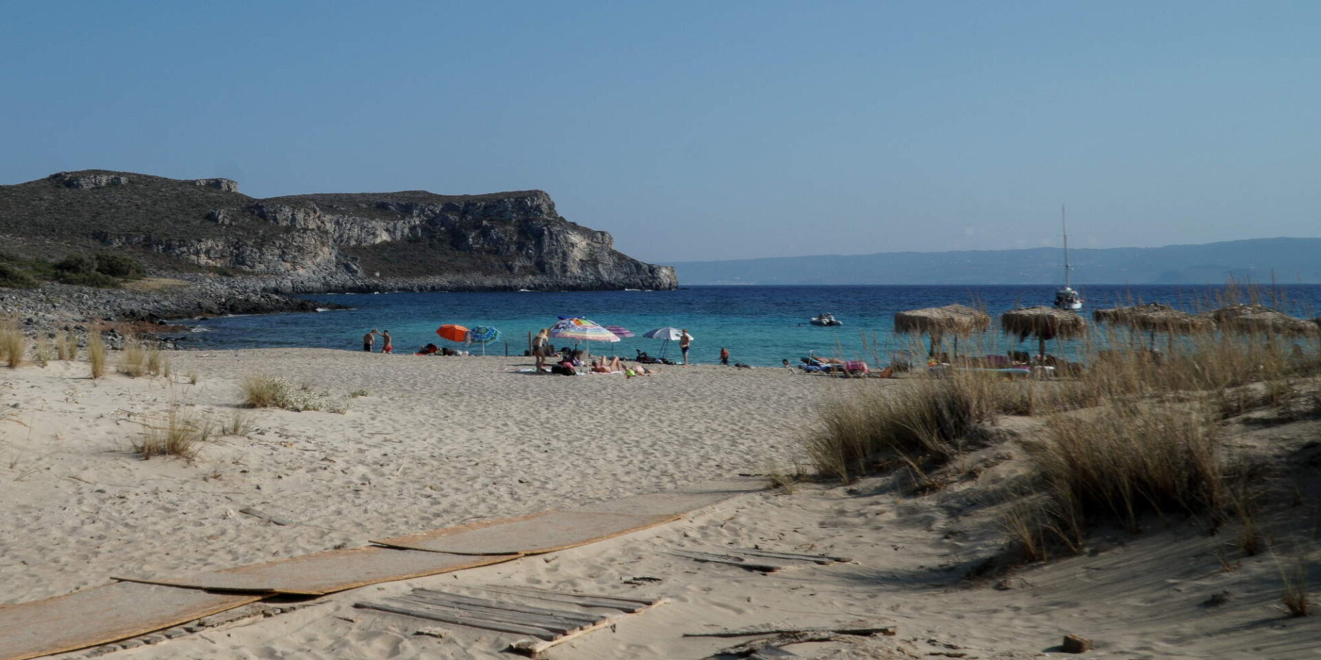 Μια από τις μαγευτικές παραλίες που έχει να επιδείξει η Ελαφόνησος