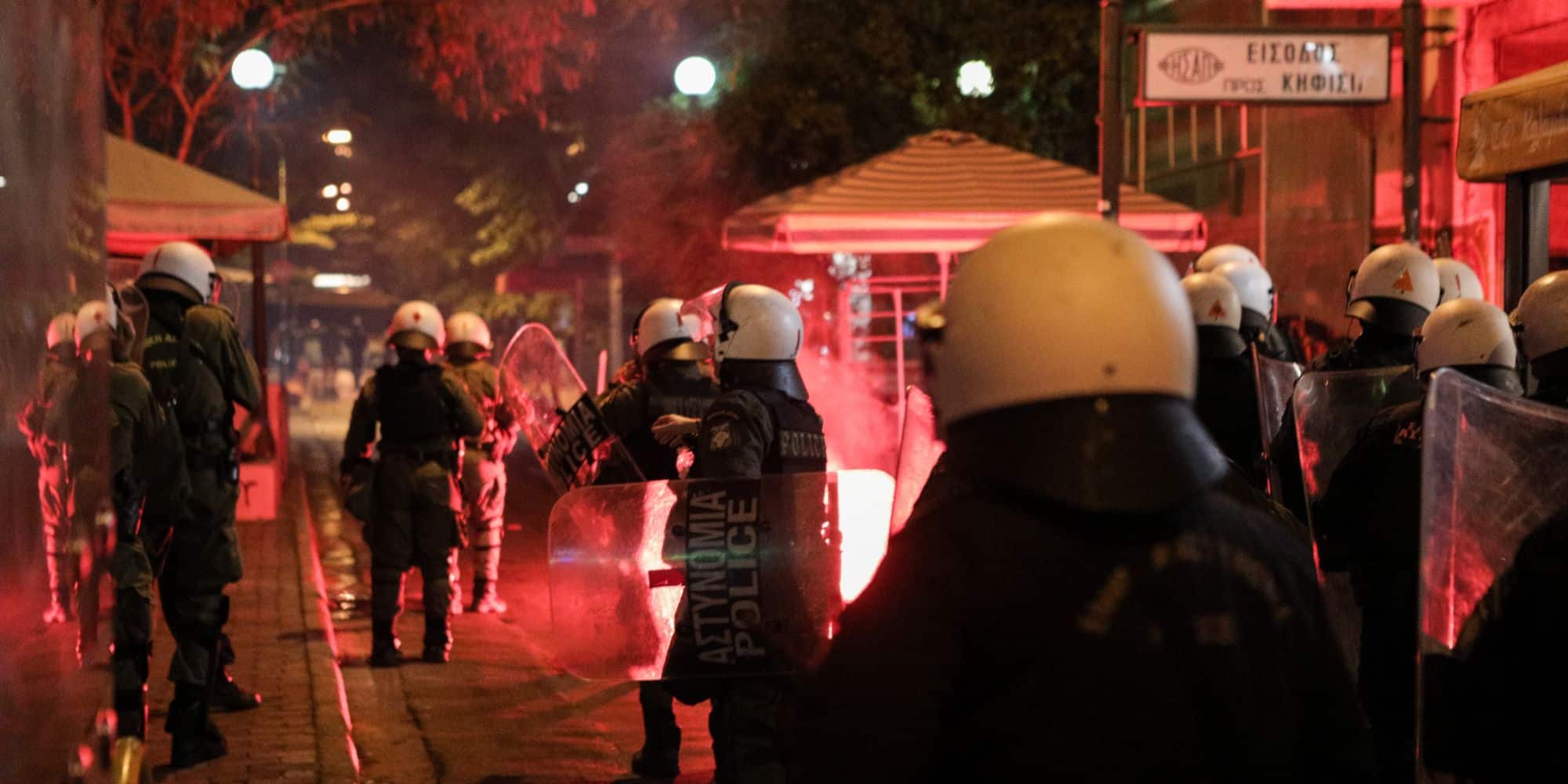 Επεισόδια στο κέντρο της Αθήνας - Μετά από πορεία διαμαρτυρίας για τον βιασμό στο Α.Τ. Ομονοιάς