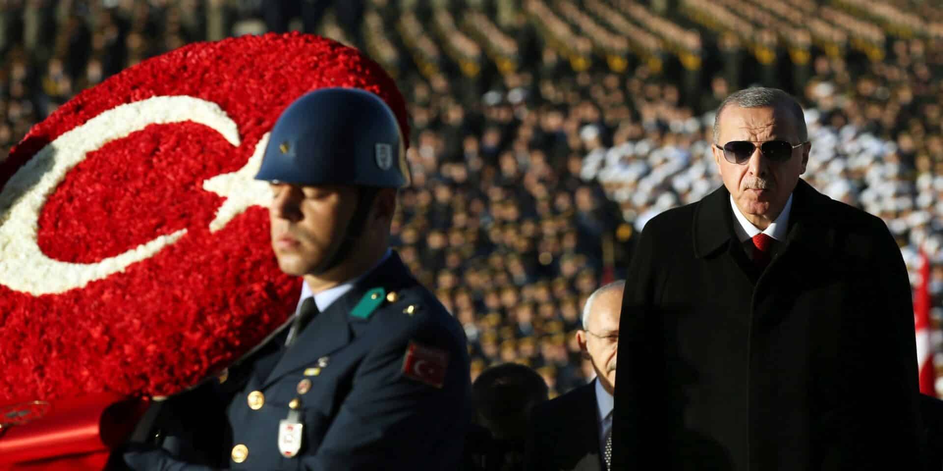 Ο Ρετζέπ Ταγίπ Ερντογάν μπροστά από τον Κεμάλ Κιλιτσντάρογλου