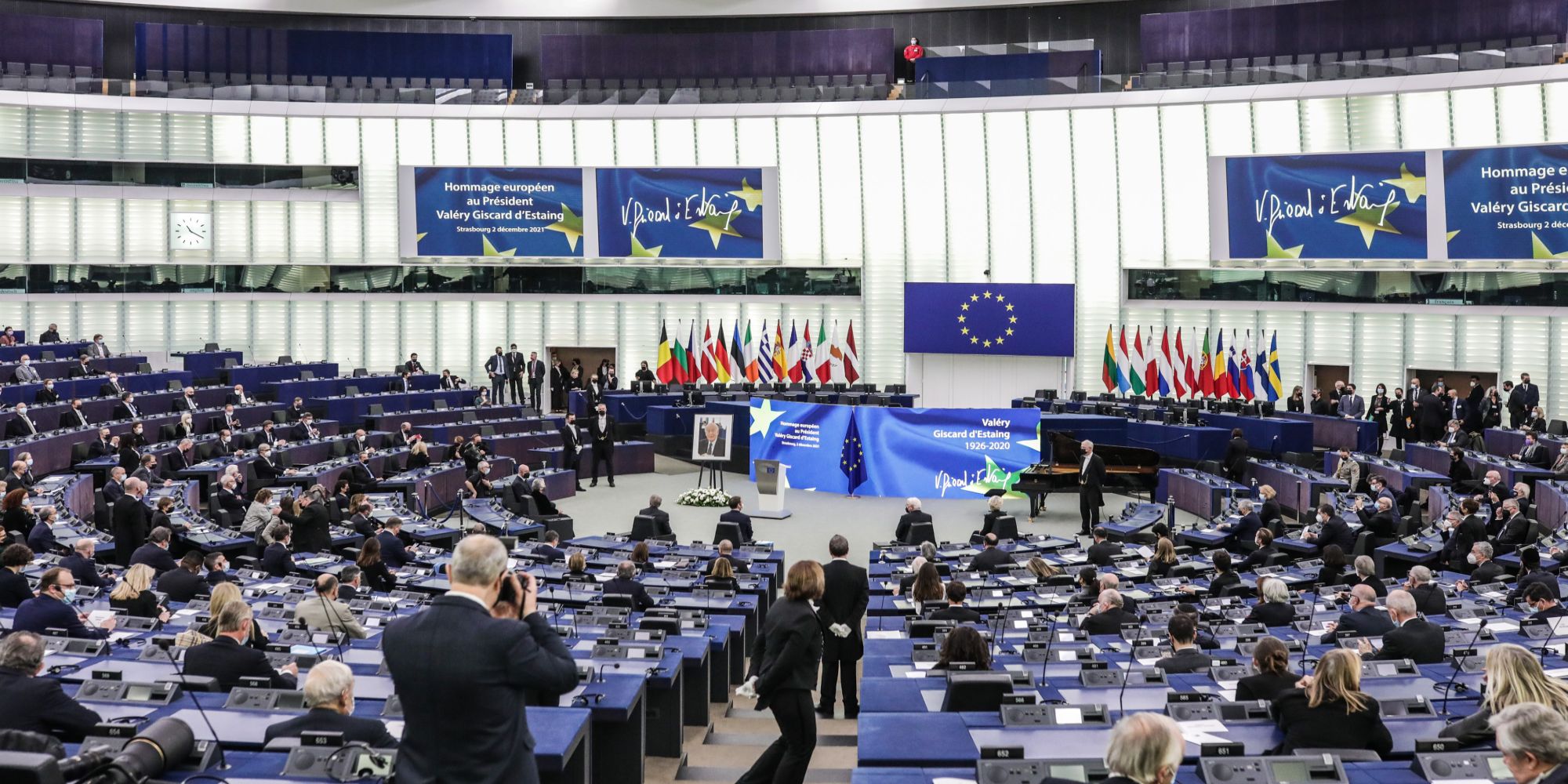 Η αίθουσα του ευρωκοινοβουλίου γεμάτη με ευρωβουλευτές