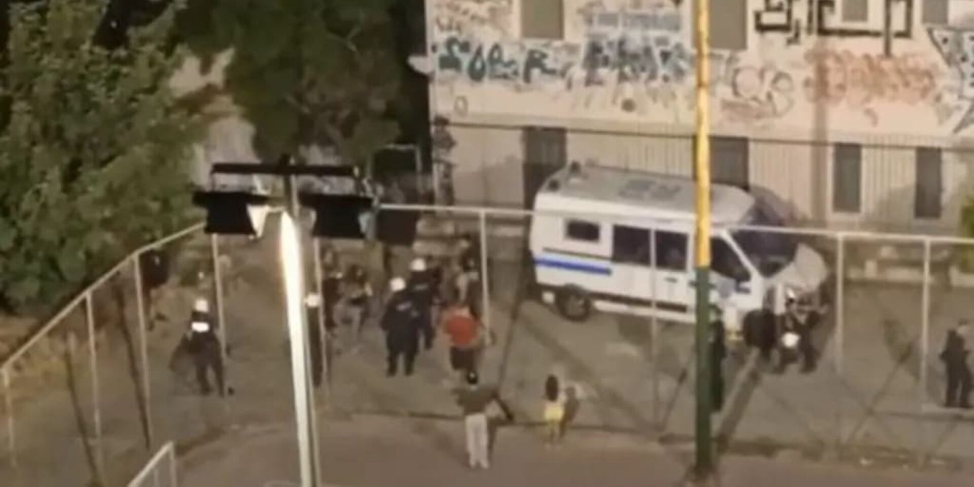 Εικόνα από την ένταση στα Εξάρχεια