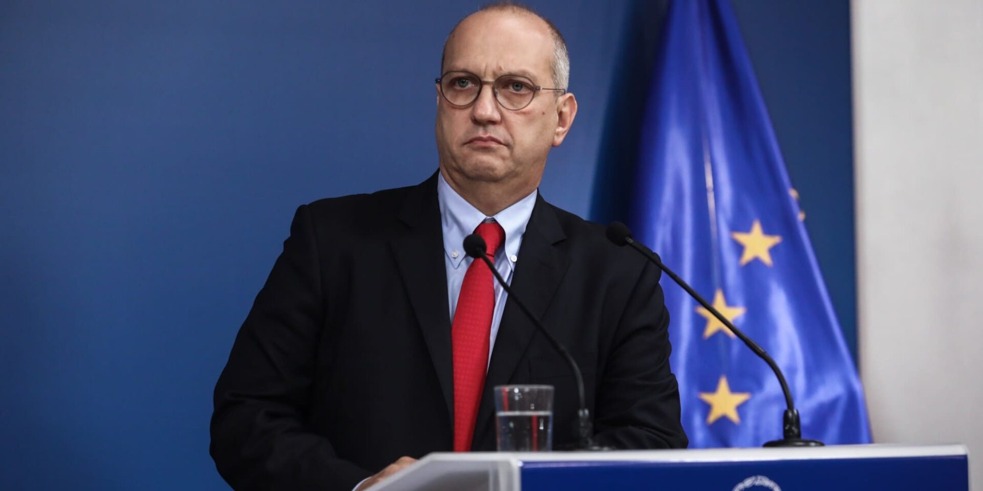 Ο Γιάννης Οικονόμου σε ενημέρωση πολιτικών συντακτών
