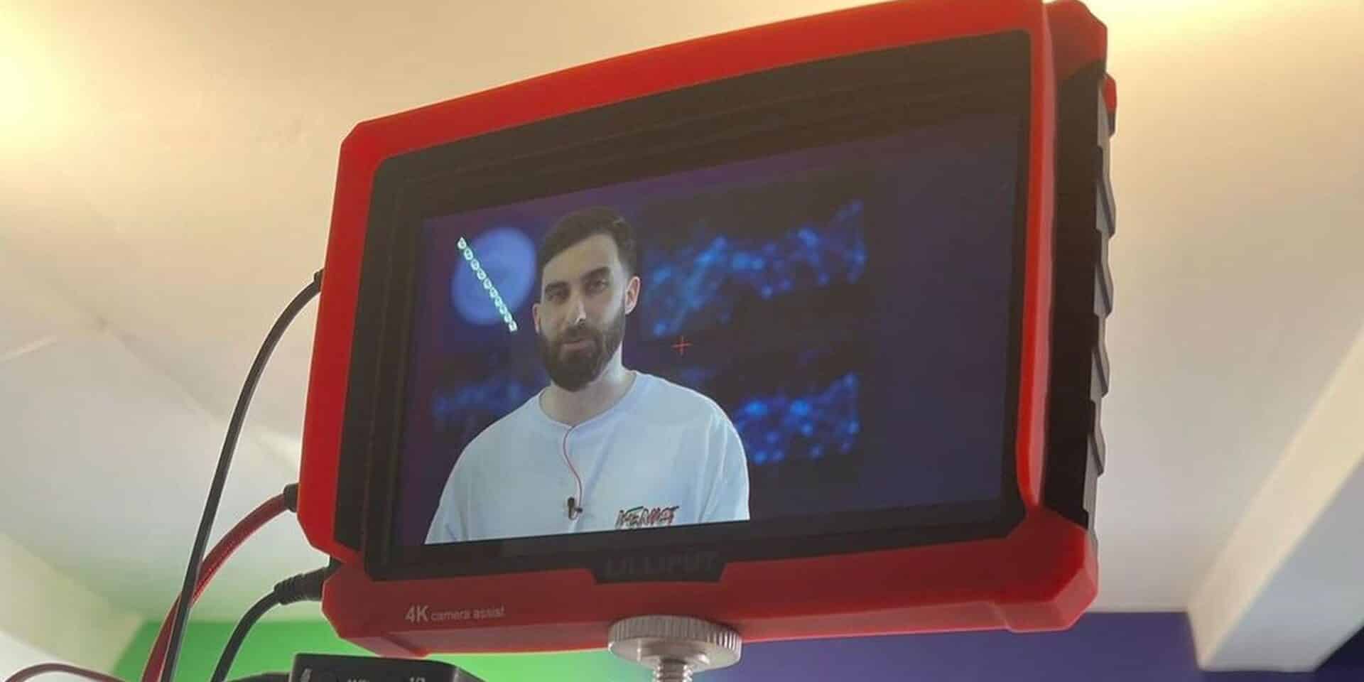 O streamer Hareas μέσα από κάμερα