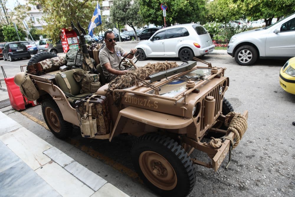 Στρατιωτικό όχημα στην κηδεία του Ζάχου Χατζηφωτίου