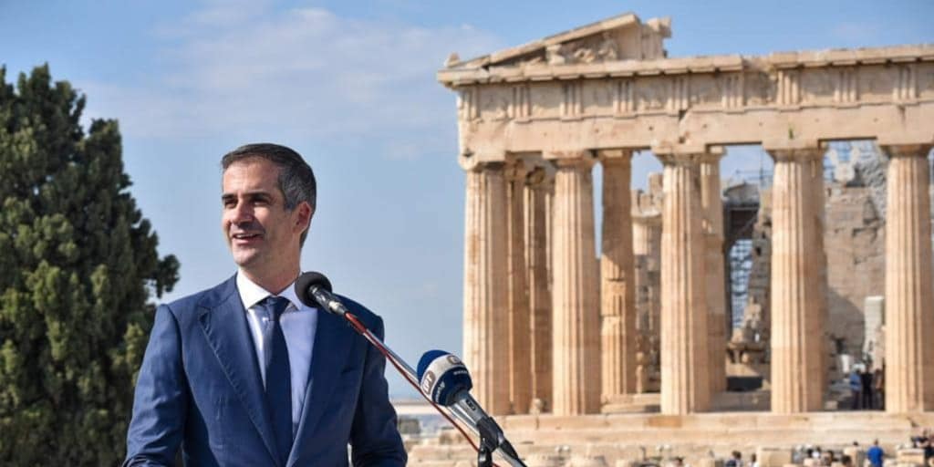 Ο Δήμαρχος Αθηναίων, Κώστας Μπακογιάννης, στον βράχο της Ακρόπολης για την επέτειο 78 χρόνων από την απελευθέρωση της Αθήνας