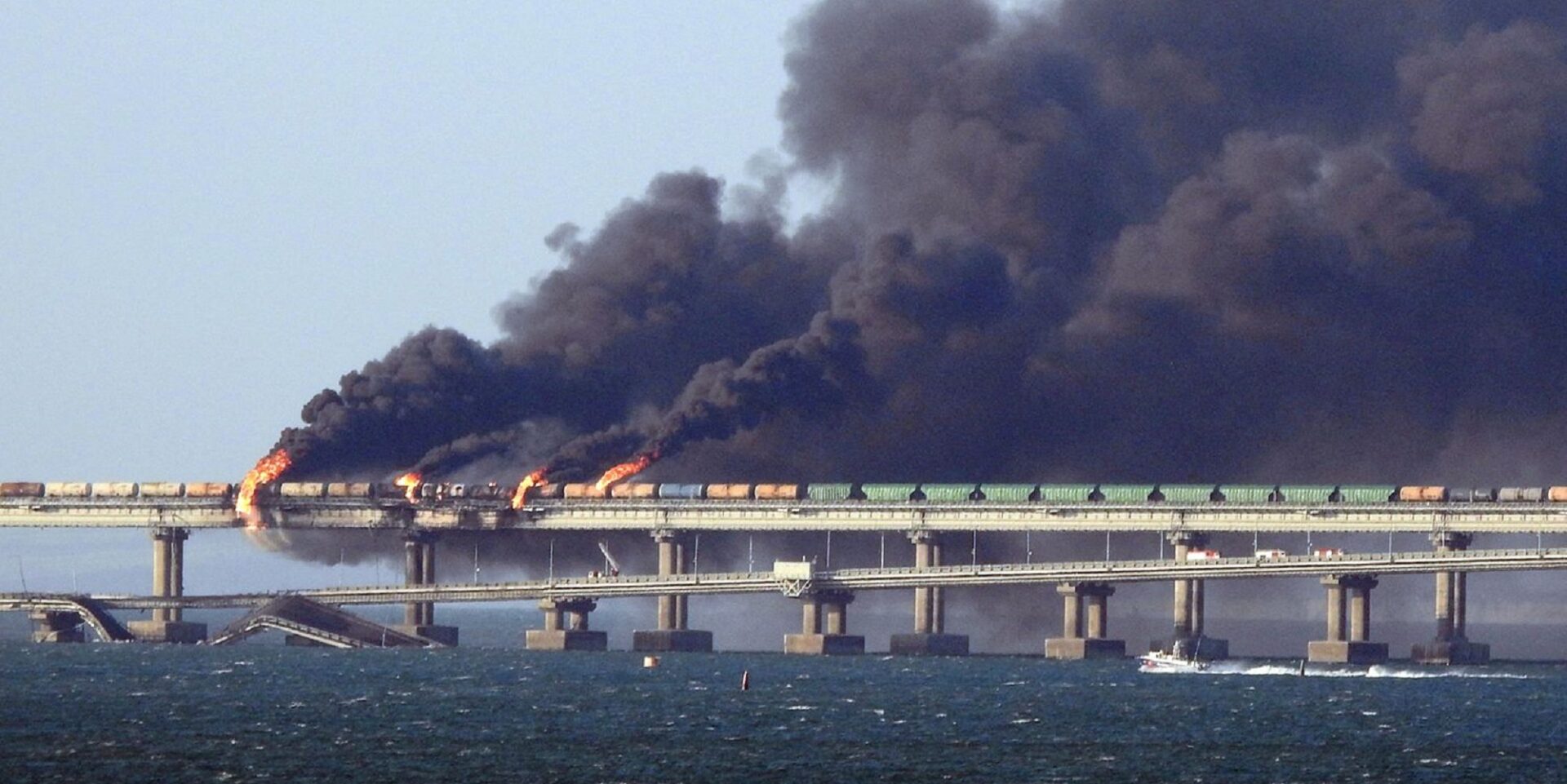 Μυστήριο με τα αίτια της έκρηξης στη Γέφυρα της Κριμαίας