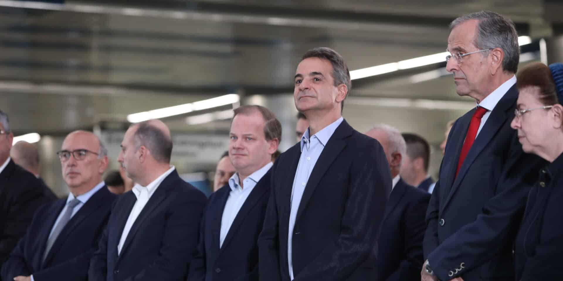 Ο Κυριάκος Μητσοτάκης στο μετρό του Πειραιά