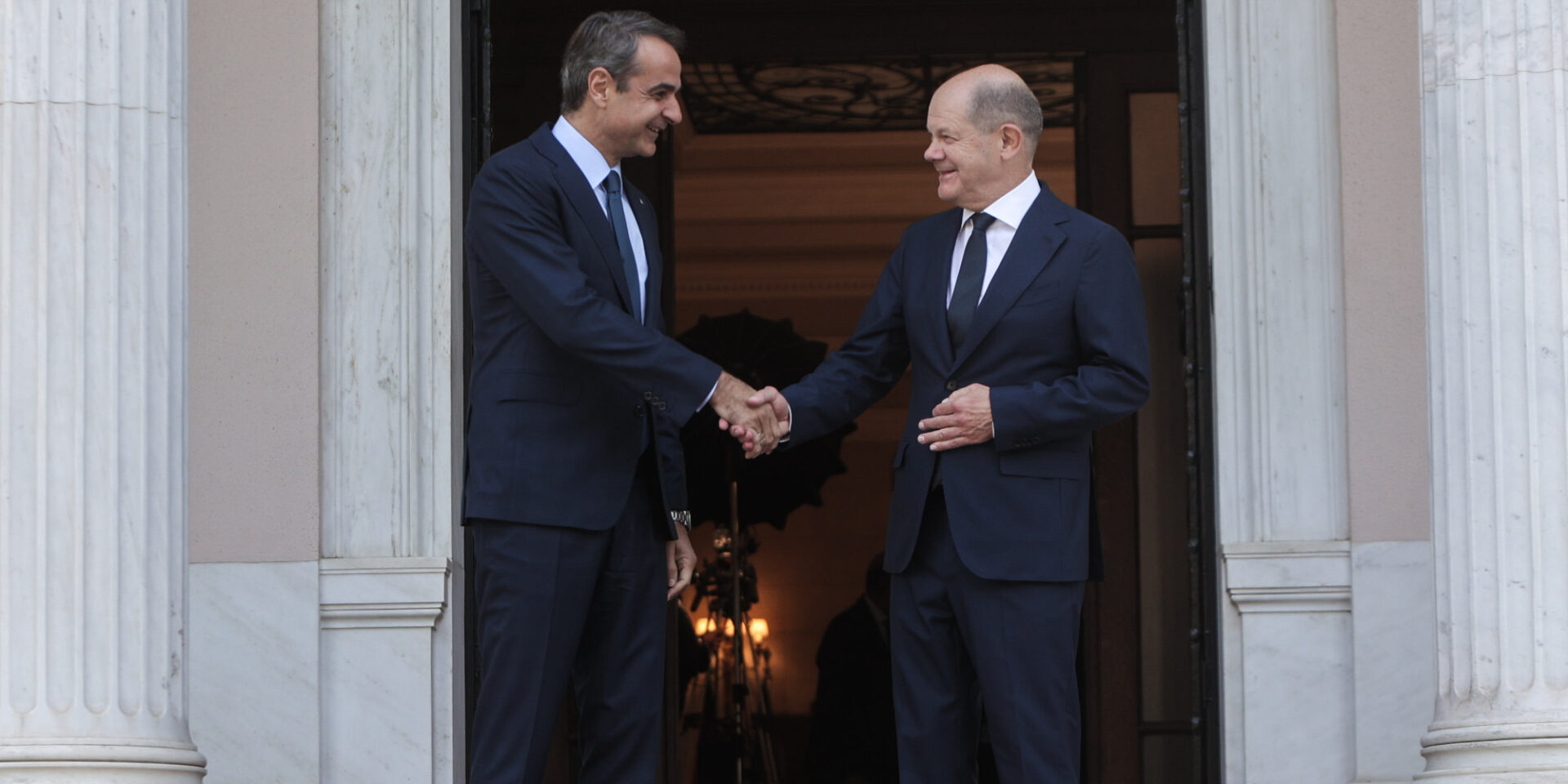 Στο Μέγαρο Μαξίμου ο Όλαφ Σολτς με τον Κυριάκο Μητσοτάκη