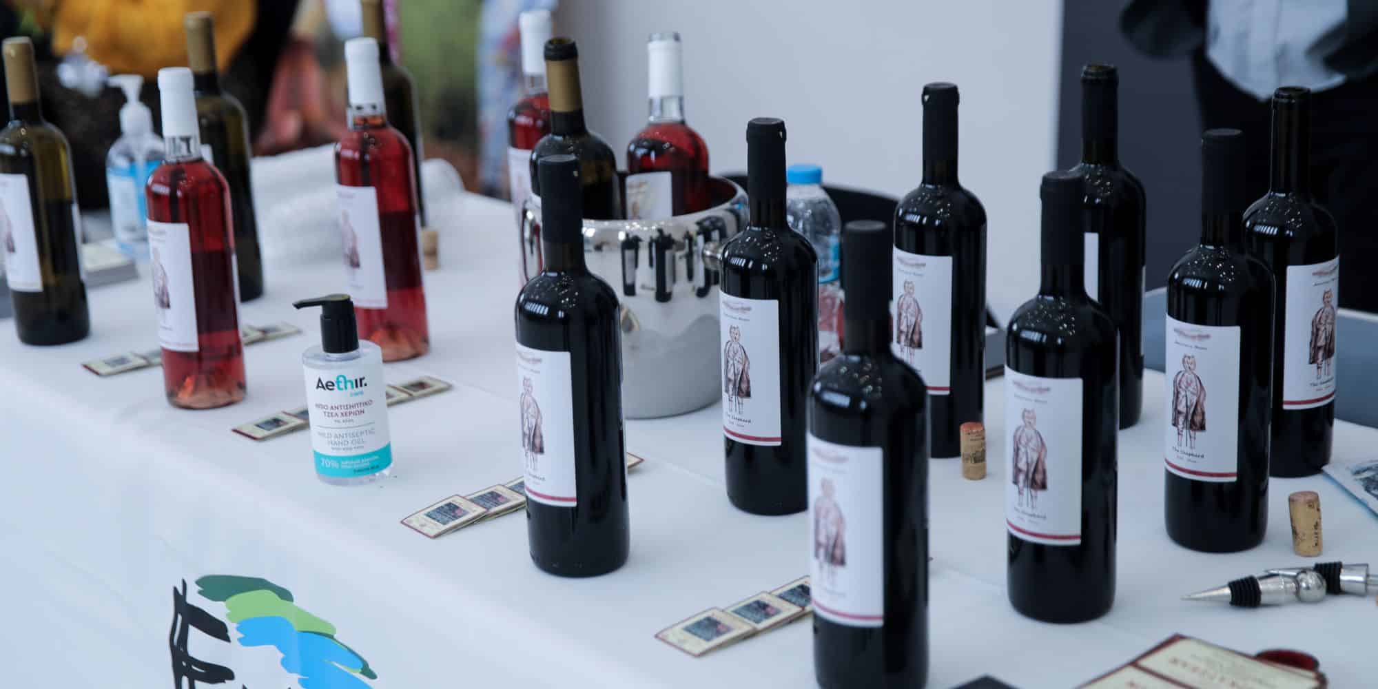 Μπουκάλια με κρασί σε έκθεση στο Ζάππειο