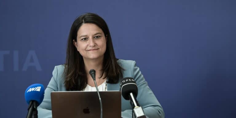 Κεραμέως: «Μέχρι στιγμής έχουν φτάσει στις κάλπες 12.000 επιστολικές ψήφοι» (βίντεο)