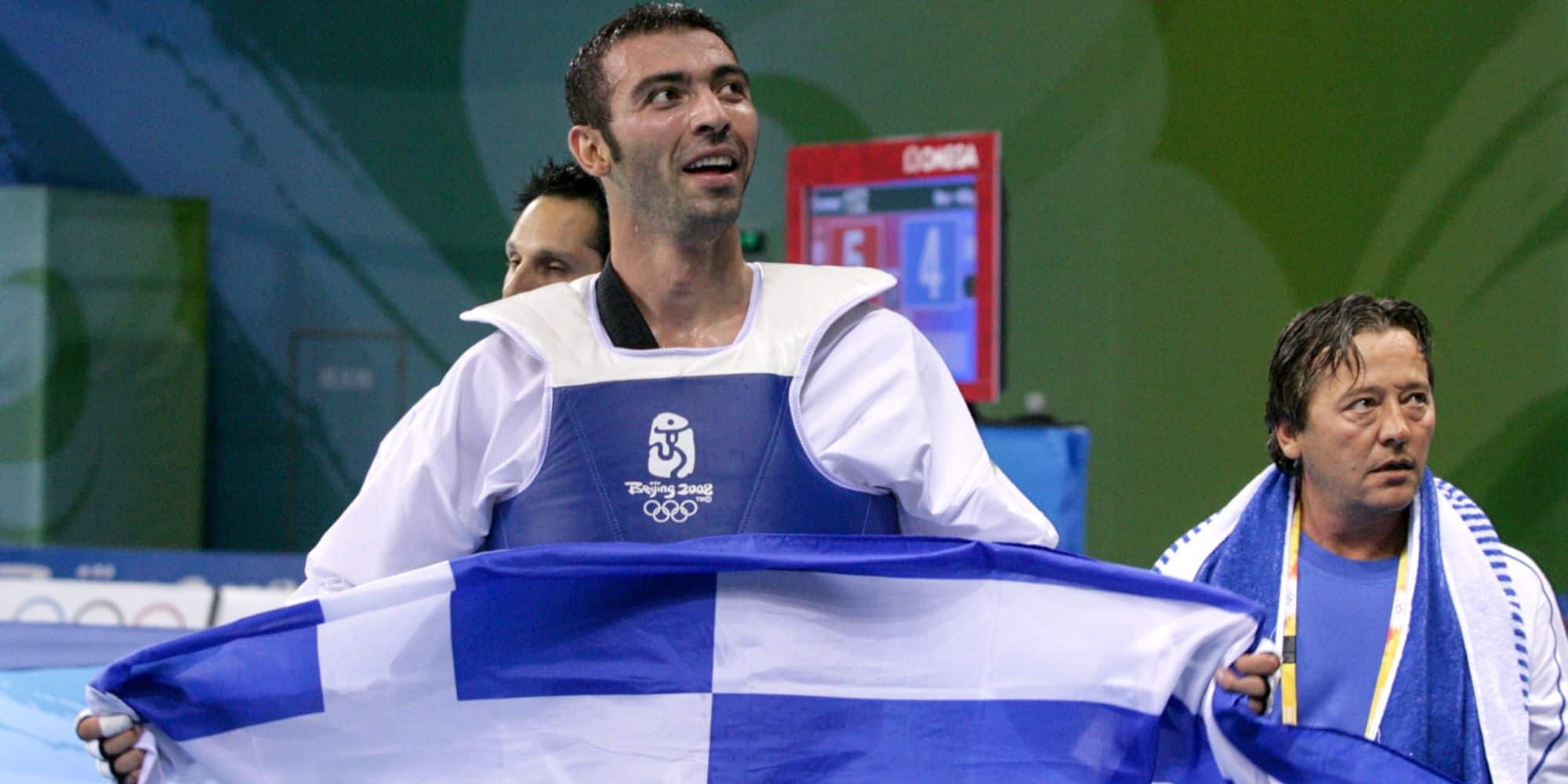Ο Αλέξανδρος Νικολαΐδης με την ελληνική σημαία