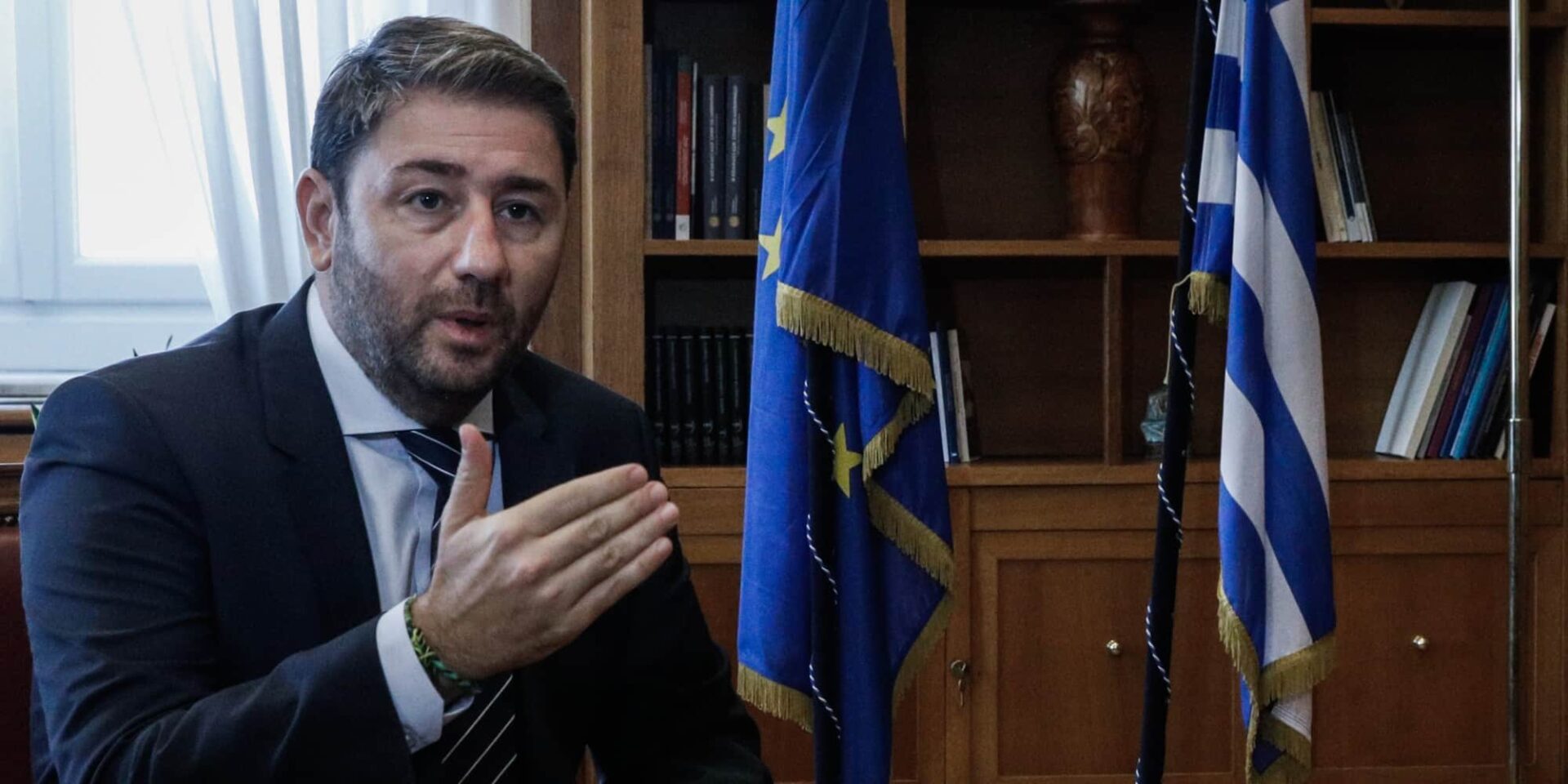 Ο πρόεδρος του ΠΑΣΟΚ, Νίκος Ανδρουλάκης, στο γραφείο του στη Βουλή