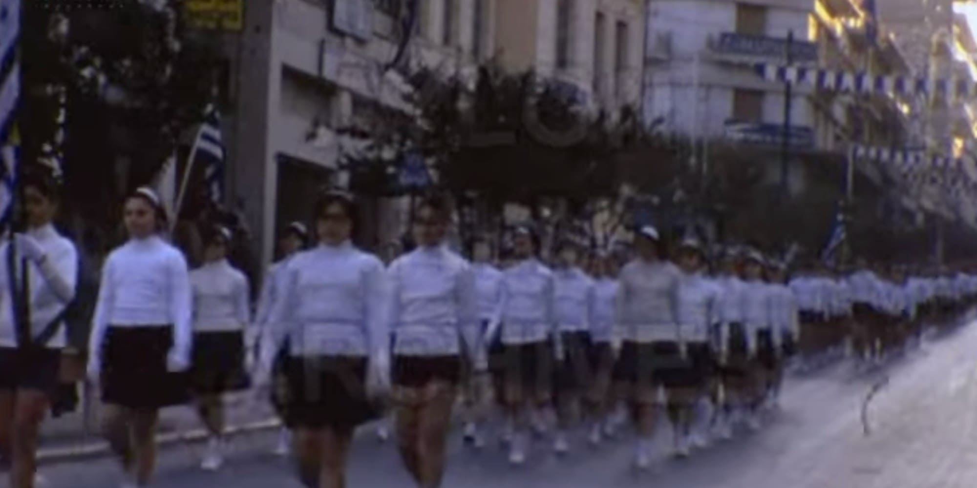 Σχολική παρέλαση για την 28η Οκτωβρίου στη Βέροια το 1975
