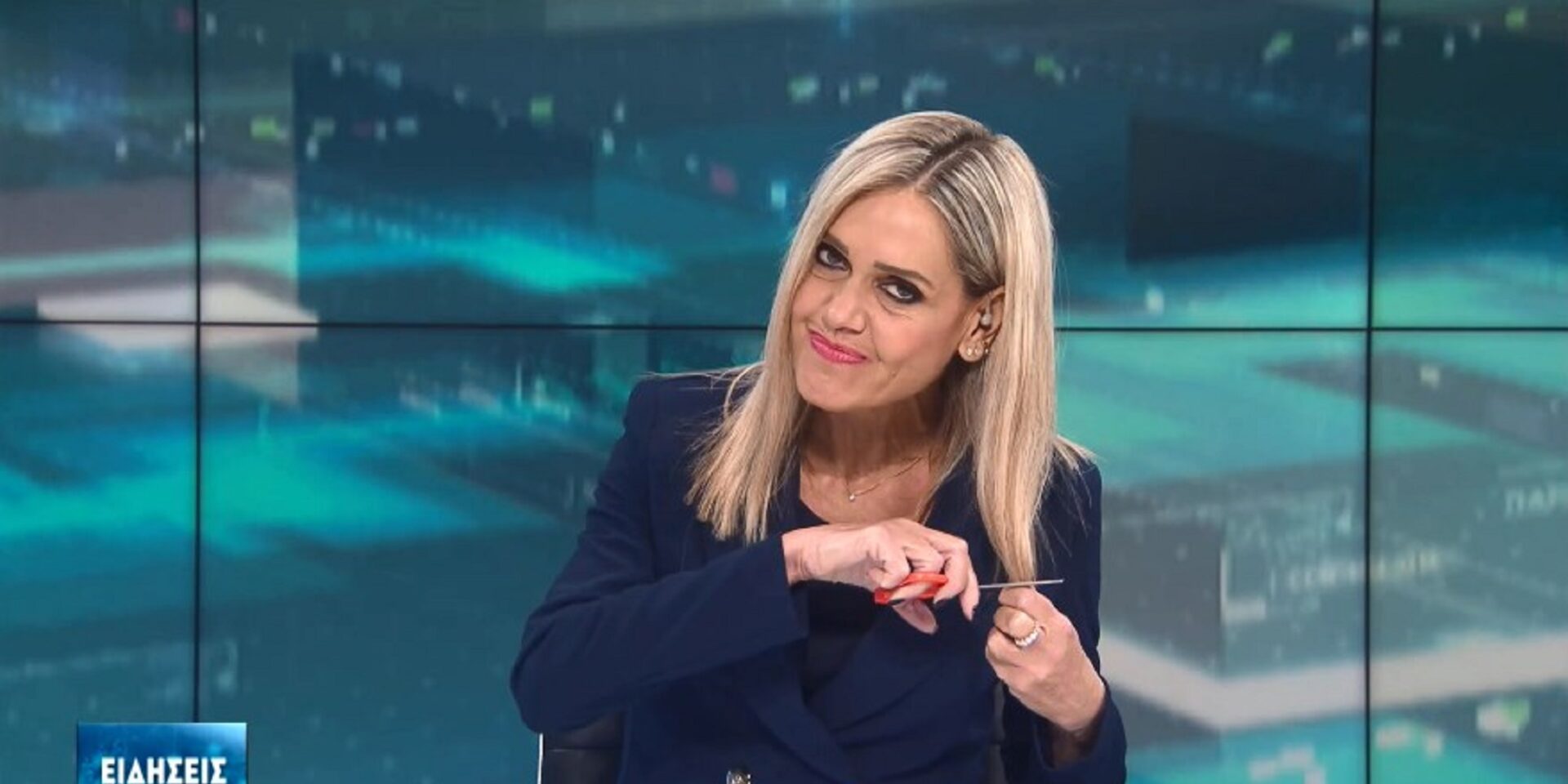 Έκοψε τα μαλλιά της στο δελτίο ειδήσεων η παρουσιάστρια της ΕΡΤ3, Σύνθια Σάπικα