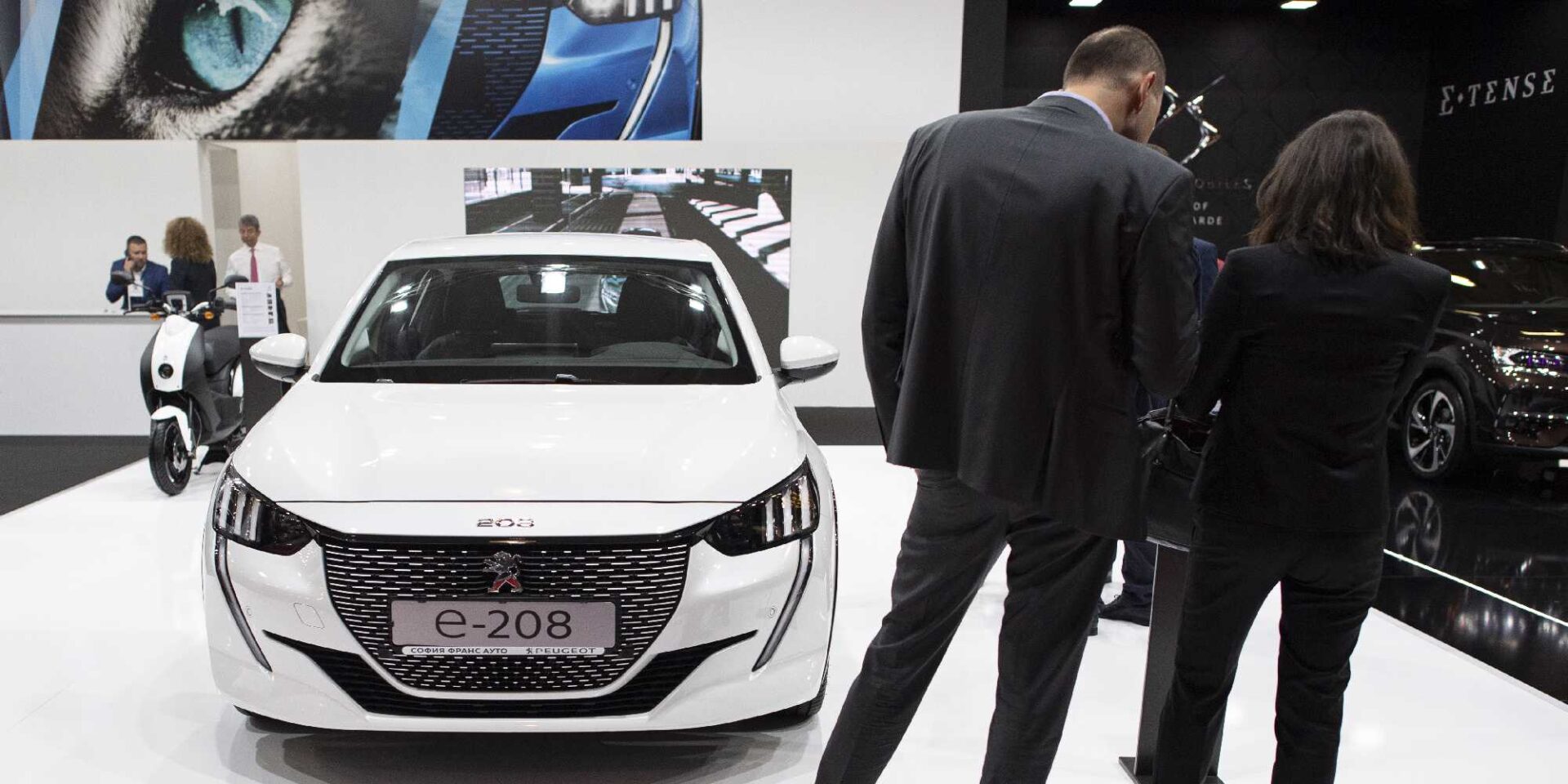 Ηλεκτροκίνητο μοντέλο της Peugeot σε έκθεση