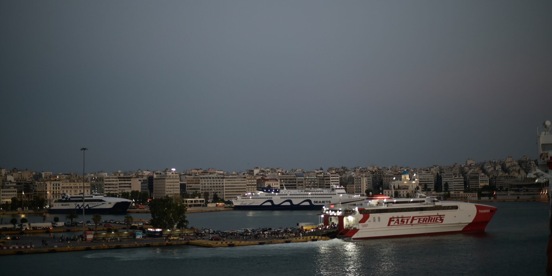 Δεμένα τα πλοία στον Πειραιά την Τρίτη μετά την απεργία των ναυτεργατών