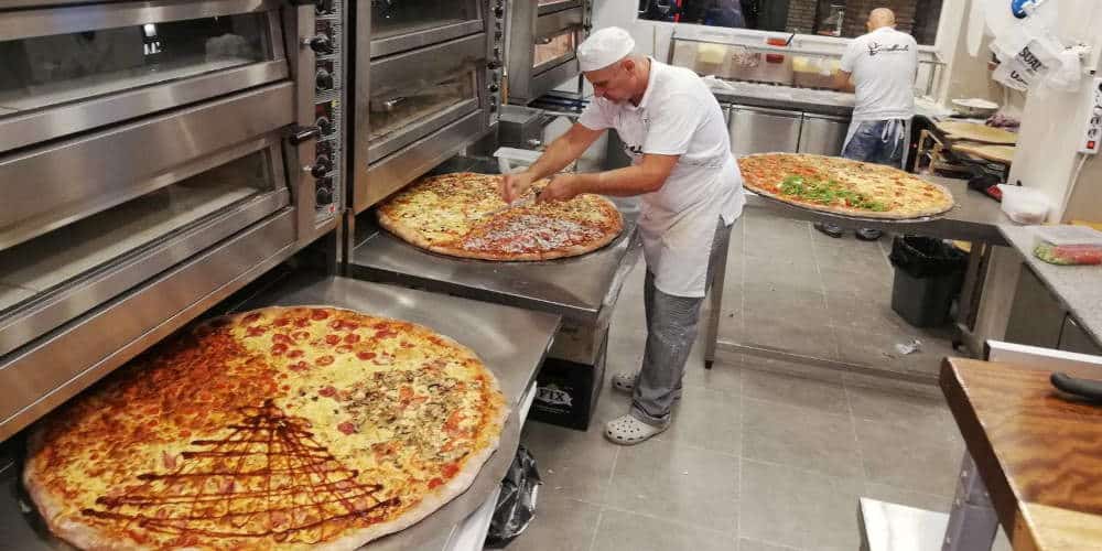 Η viral πίτσα στη Θεσσαλονίκη