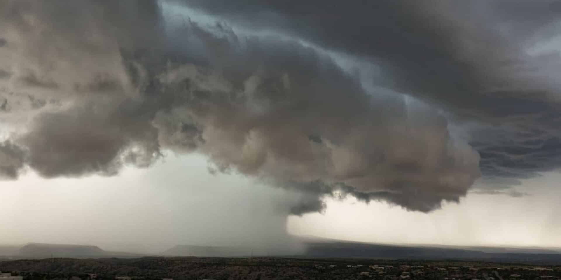 Η κακοκαιρία απειλεί τη Ρόδο