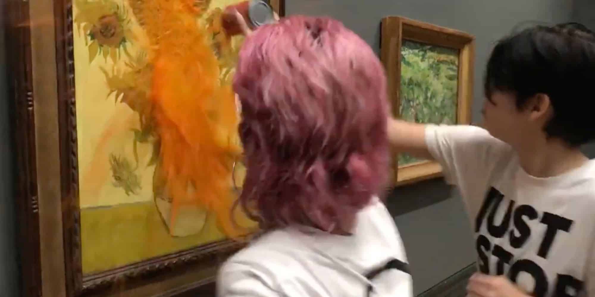 Οι ακτιβίστριες που πέταξαν ντοματόσουπα στον πίνακα του Βίνσεντ βαν Γκογκ «Ηλιοτρόπια»