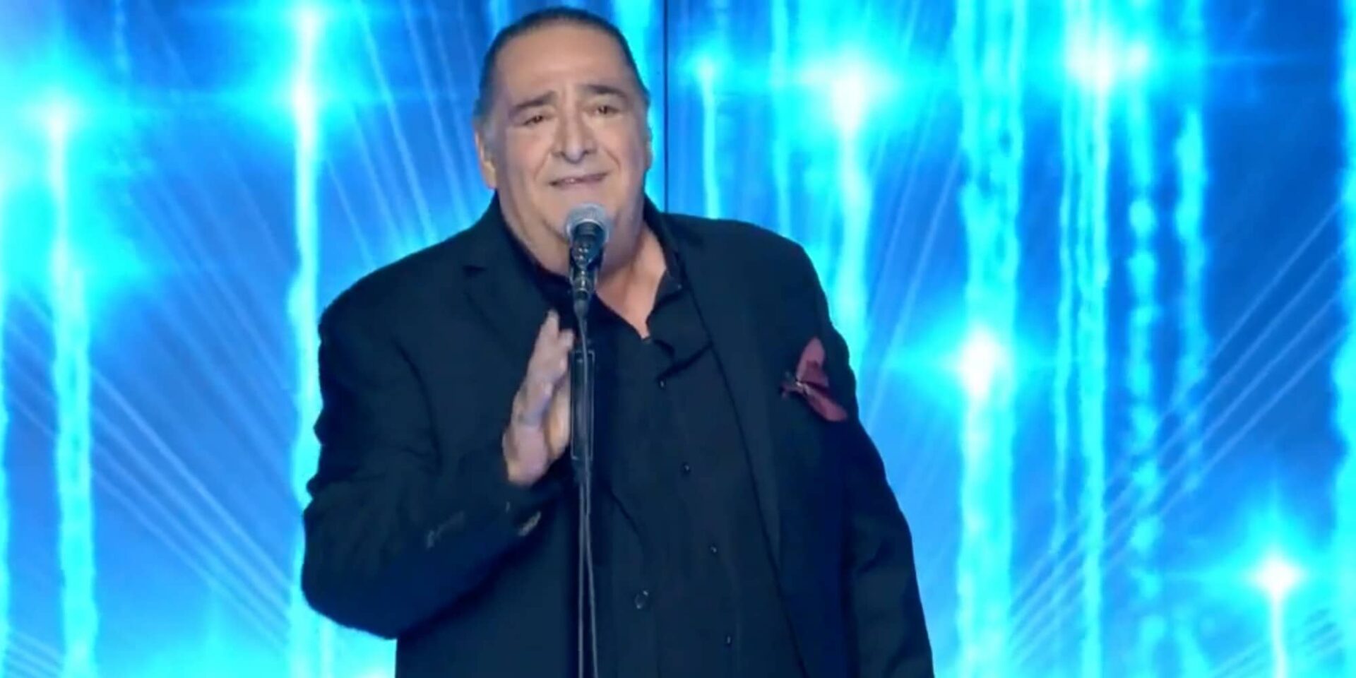 Ο Βασίλης Καρράς στο J2US