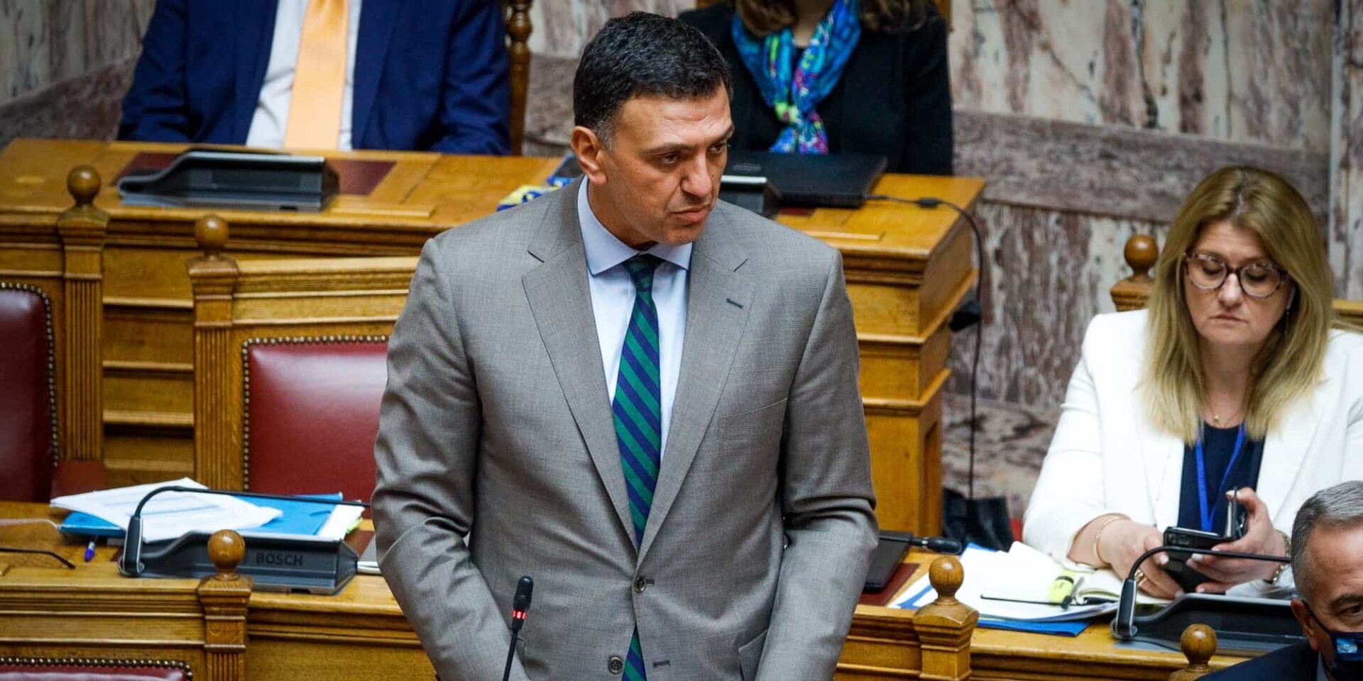 Ο υπουργός Τουρισμού Βασίλης Κικίλιας στη Βουλή