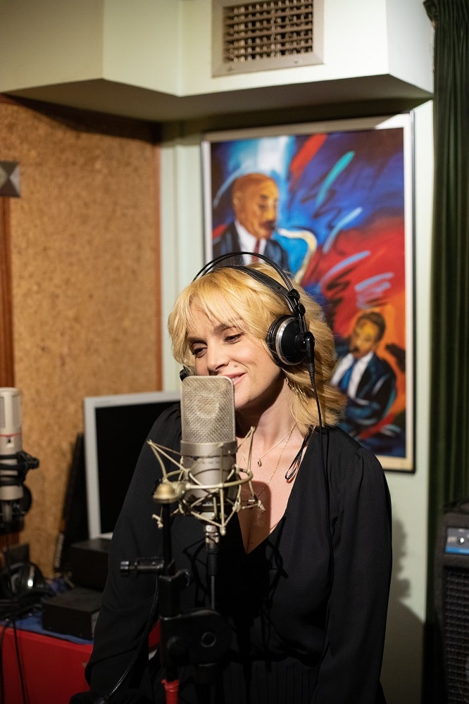 Η Ελεωνόρα Ζουγανέλη ετοιμάζει τραγούδι για τη σειρά «Σασμός»