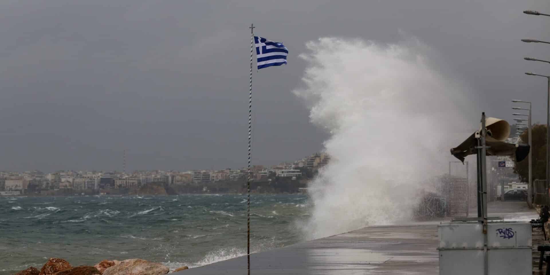 Κύματα στη θάλασσα από ισχυρούς ανέμους