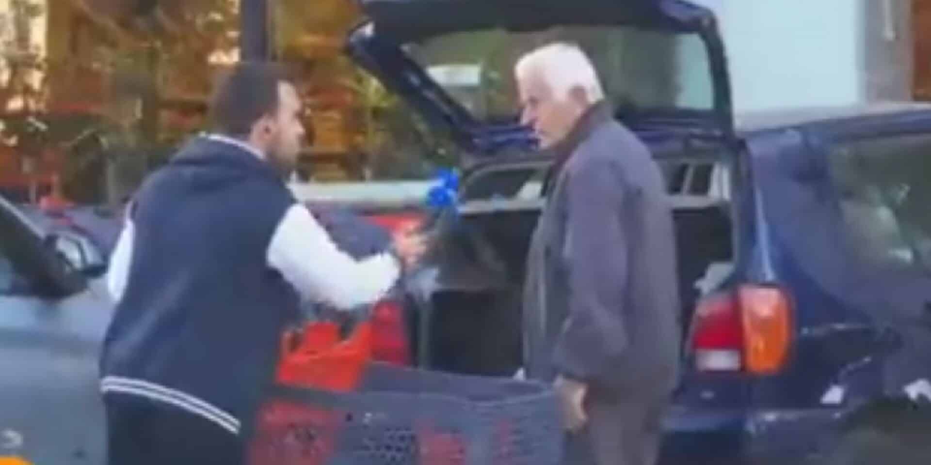 Καταναλωτής στο σούπερ μάρκετ