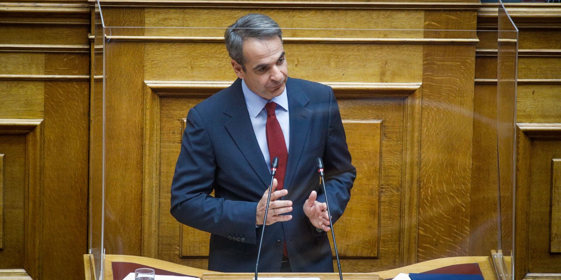 O Κυριάκος Μητσοτάκης στην Ολομέλεια της Βουλής
