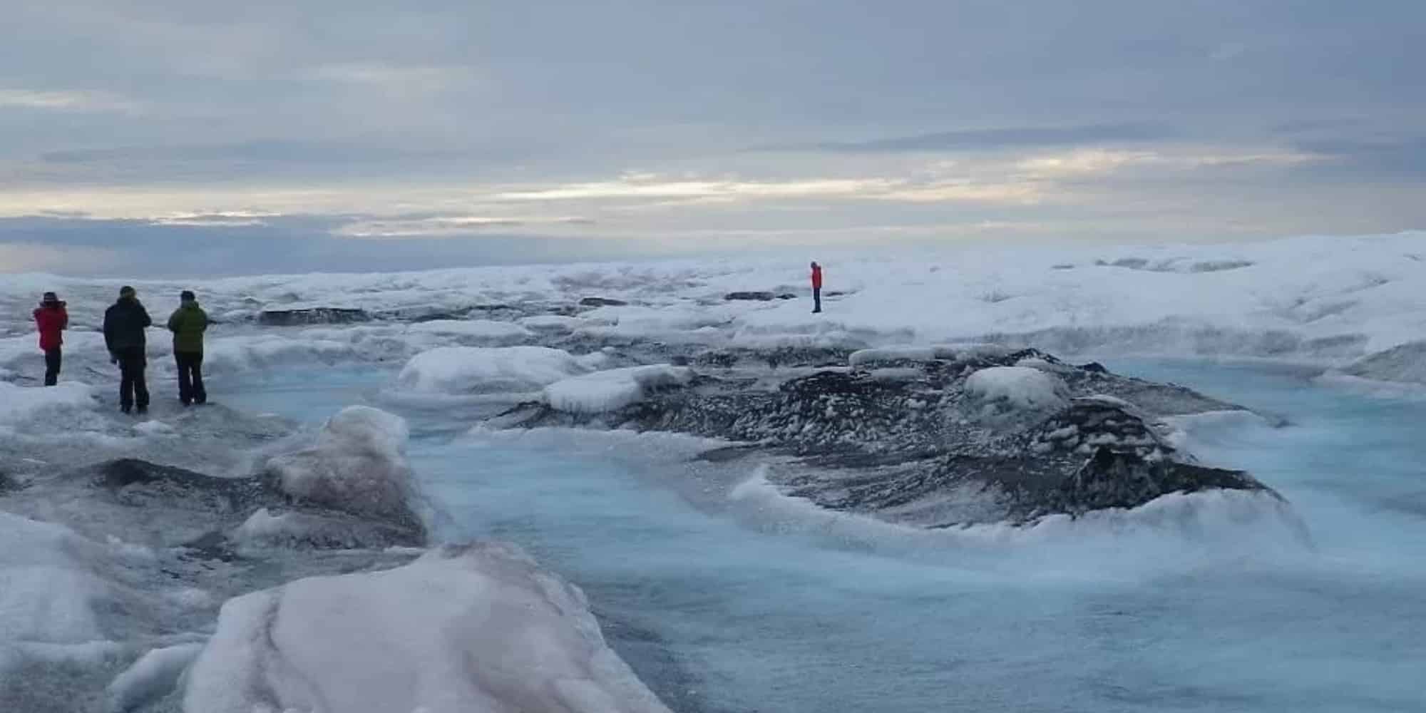 Ερευνητές στους παγετώνες