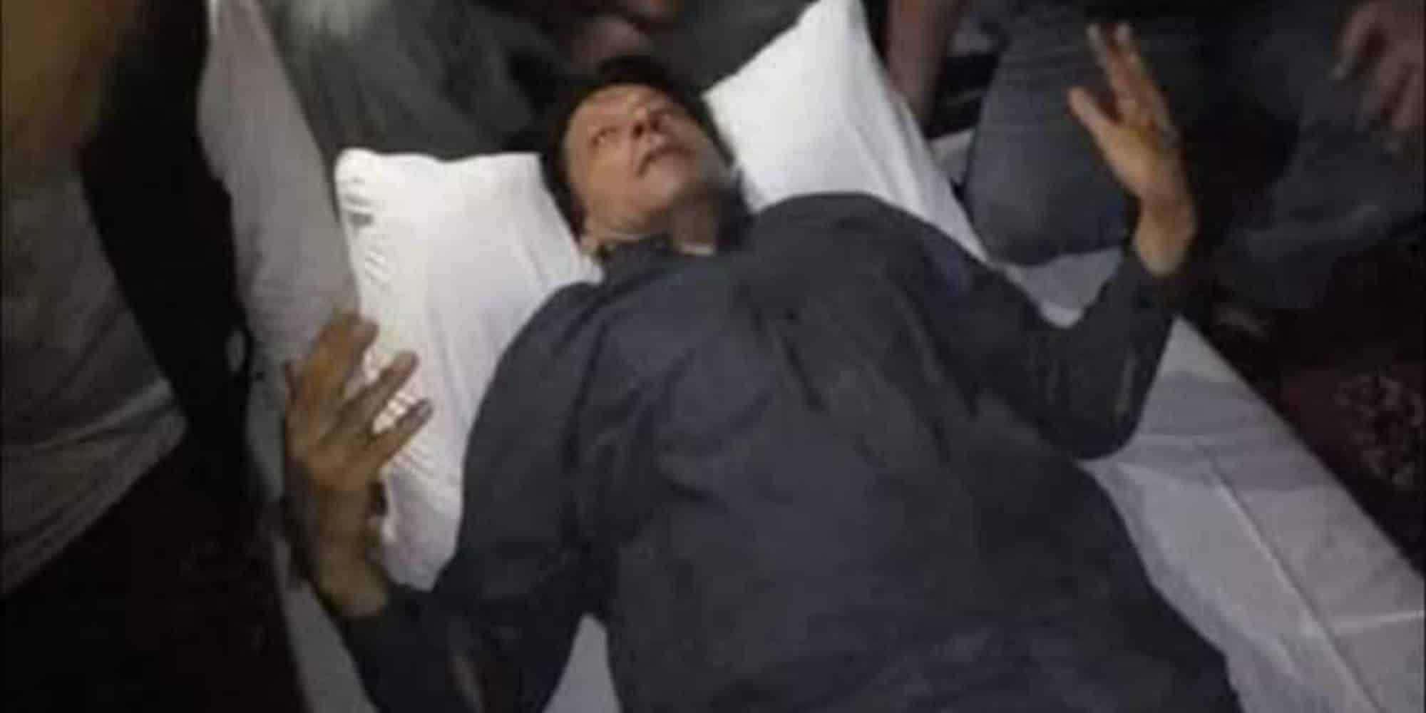 O πρώην πρωθυπουργός του Πακιστάν τραυματισμένος μετά τους πυροβολισμούς